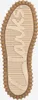 The sole of a brown Clarks clog is shown from an underneath view against a white background. Voir les images du produit