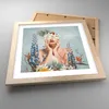 Gerahmtes Poster - Rahmen in heller Eiche - Surreal Frau Produktbild-Vorschau 3