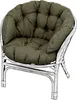 A close-up studio shot of a round, cushioned rattan chair with a dark green cushion. Anteprima dell’immagine prodotto