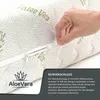 A hand is shown unzipping a mattress cover with an Aloe Vera logo. Produktbild-Vorschau