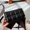EDIBAZZAR | Kleine, gesteppte, elegante Damen-Umhängetasche Produktbild-Vorschau 3