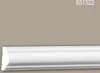 A close-up view of a white decorative molding strip against a light gray background. Anteprima dell’immagine prodotto