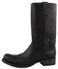 Das Bild zeigt einen schwarzen Stiefel der eine elegante und moderne Form hat. Der Stiefel ist von der Außenseite zu sehen und hebt sich durch seine glatte Oberfläche hervor. Produktbild-Vorschau