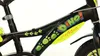 A close-up of a black children's bicycle with dinosaur-themed graphics. Voir les images du produit