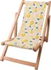 A wooden beach chair with a fabric seat featuring a pattern of pears. Voir les images du produit