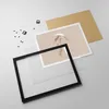Gerahmtes Poster - Schwarzer Rahmen - Minimalismus Frau Produktbild-Vorschau 4