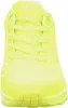 A close-up front view of a neon yellow Skechers sneaker. Voir les images du produit