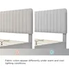 A split image showing the same bed frame from two different angles, demonstrating how the fabric color appears under warm and cool lighting. The bottom of the image has icons representing warm and cool lighting, and text explaining the color difference. Anteprima dell’immagine prodotto