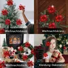 A collage of four images showing red poinsettia decorations used in various Christmas settings: on a Christmas tree, as a wreath, on a mantelpiece, and as an accessory on a child's clothing. Produktbild-Vorschau