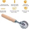 A pastry wheel with a wooden handle and a metal cutting wheel, surrounded by icons and text describing its features. Produktbild-Vorschau