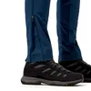 Trail-Explorer Pant von Berghaus in Blau; geeignet für Damen; kombiniert mit schwarzen Trekking-Schuhen. Podgląd zdjęcia produktu