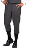 Nahaufnahme der grauen Knickerbockerhose, kombiniert mit schwarzen Strümpfen und schwarzen Schnürschuhen. Produktbild-Vorschau