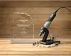 A Dremel Stylo+ tool is displayed next to an award it received, on a wooden surface. Anteprima dell’immagine prodotto