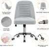 A light gray office chair with various features highlighted by callout circles and text. Podgląd zdjęcia produktu