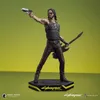 A statue of a character from Cyberpunk 2077, holding a gun and a guitar, on a display base. Náhled obrázku produktu