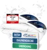 A folded white duvet with promotional labels and feathers floating around it. Produktbild-Vorschau