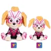 Two plush toys of the character Skye from Paw Patrol, dressed in superhero costumes, are shown sitting side-by-side against a white background. The toys are of different sizes, indicated by size labels below them. Anteprima dell’immagine prodotto
