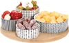 Quatre bols en porcelaine sur un plateau en bambou pour Voir les images du produit 1