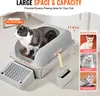 A cat is inside a large litter box with a litter scoop and a mat next to it. Dimensions and suitable cat breeds are shown with text overlays. Náhľad obrázku produktu