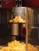 Eine Nahaufnahme der Unold Popcornmaschine Retro im Einsatz. Frisches Popcorn quillt aus dem Metallk Produktbild-Vorschau