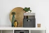 Decorative items on a shelf. Voir les images du produit