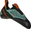 Kletterschuh "Mantra" von La Sportiva; grün und schwarz mit orangefarbenen Akzenten und elastischem Einstieg. Produktbild-Vorschau