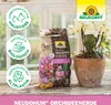 A bag of Neudorff orchid soil next to a potted orchid plant. Produktbild-Vorschau