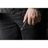 A person's hand is holding a black key organizer. Produktbild-Vorschau