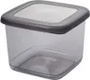 A square, transparent plastic food storage container with a dark gray lid, shown against a white background. Anteprima dell’immagine prodotto