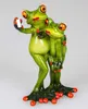 A ceramic figurine of two frogs taking a selfie. Produktbild-Vorschau