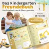 Zwei Jungen betrachten gemeinsam das Freundebuch Kindergarten, daneben eine Seite für Freunde Produktbild-Vorschau