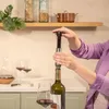 Vacu Vin Wine Pump - se 2 zátkami na víno - Wine Saver Voir les images du produit 7