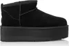 A black UGG boot with a platform sole is shown against a white background. Voir les images du produit