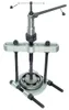 A bearing separator tool is shown in use, with a bearing being held by the tool. Produktbild-Vorschau