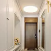 A hallway with a door and built-in cabinets. Voir les images du produit