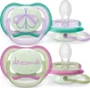 A collage of two Philips Avent pacifiers, each with a different design. Voir les images du produit