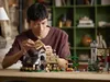 LEGO ICONS Stredoveké námestie, Stavebnica, 18 rok / roky, Náhľad obrázku produktu 21