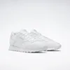 A pair of white Reebok sneakers is shown against a white background. Voir les images du produit