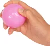 A hand is holding a pink ball. Produktbild-Vorschau