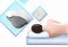 A person sleeping on their side on a pillow, with close-ups of the pillow's material and design. Náhled obrázku produktu