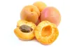 A group of apricots, with two cut in half to show the pit and flesh, on a white background. Produktbild-Vorschau