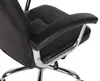 A close-up view of the armrest and seat of a black office chair with chrome accents. Anteprima dell’immagine prodotto