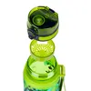 An exploded view of a green water bottle with its lid and filter detached. Anteprima dell’immagine prodotto