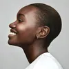 Profile shot of a woman wearing earrings. Voir les images du produit