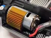 Close-up view of a motor with a heatsink and wires. Voir les images du produit