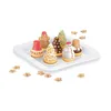 A white tray with several Christmas-themed cookies and scattered star-shaped sprinkles on a white background. Anteprima dell’immagine prodotto