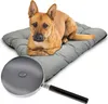 A dog lying on a dog bed, with a magnifying glass showing a close-up of the bed's texture. Anteprima dell’immagine prodotto