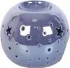 A violet ceramic oil burner with star and circle cutouts. Voir les images du produit