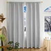 A room with curtains covering a window, with a table and plants in the foreground. Anteprima dell’immagine prodotto
