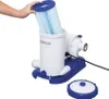 A hand is shown inserting a filter cartridge into a pool pump. Voir les images du produit